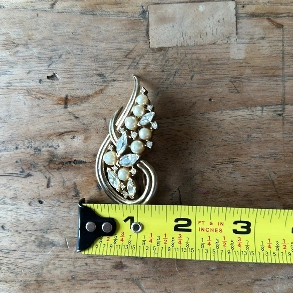 Vintage Crown Trifari ‘PAT PEND’ Faux Pearl & Alfred Philippe Rhinestone Brooch